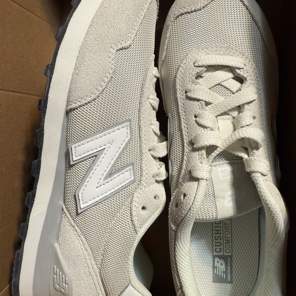 New Balance Men's Cream Sneakers